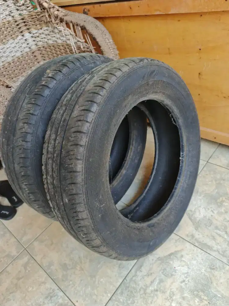 Ban Dunlop masih seperti baru R15 Bekas mobil Vios