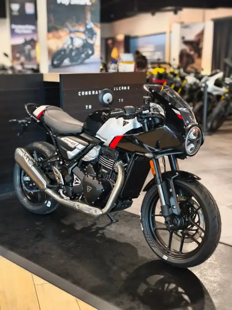 Triumph Thruxton 400