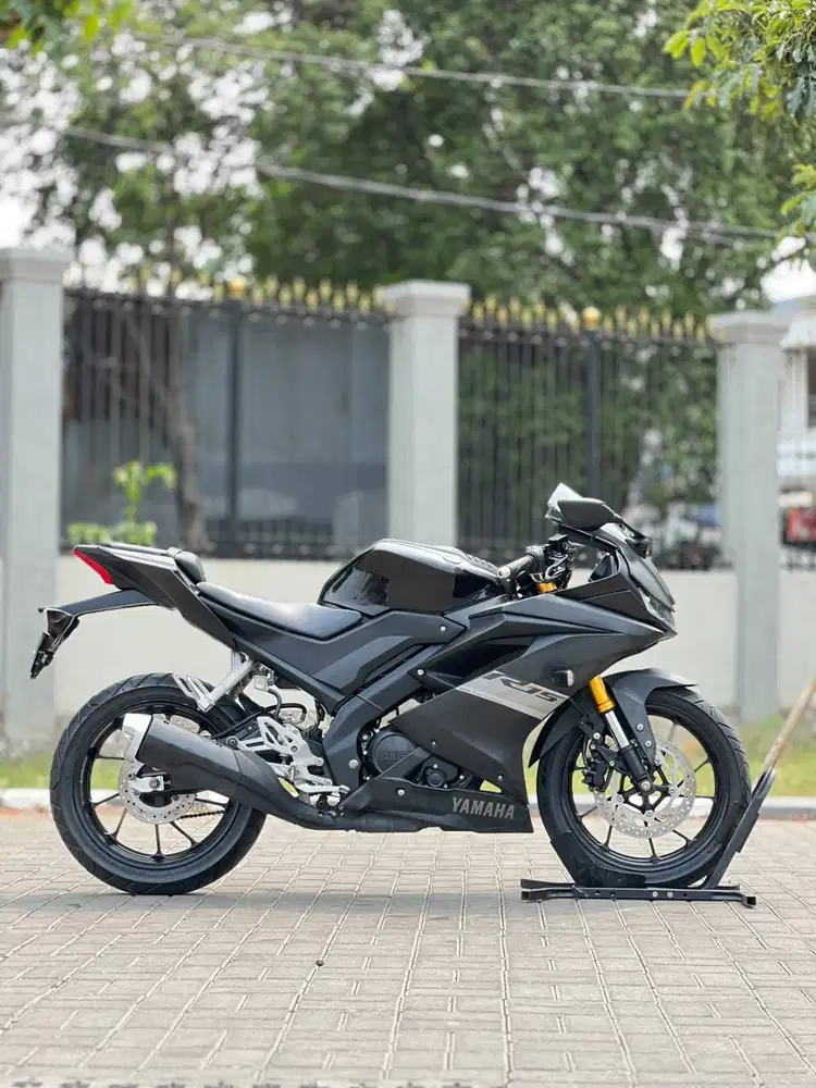 YAMAHA R15 V3 2021 HITAM LOW KM SUPER MULUS