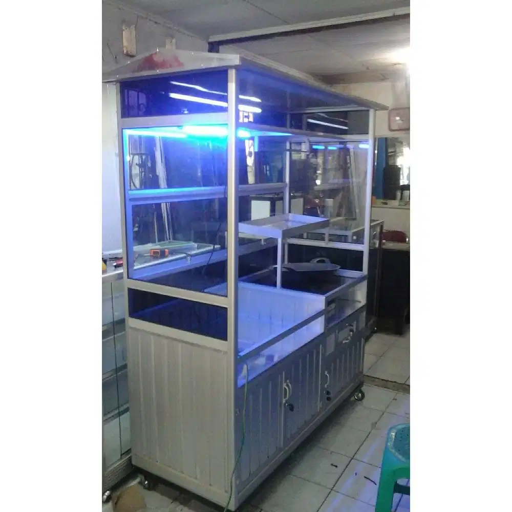Gerobak gorengan , bakso, mie ayam dll