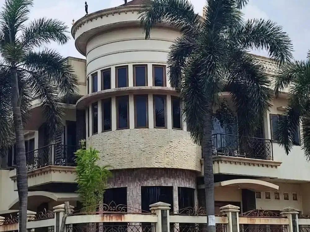 Rumah Mewah Classic Hook 3+1KT Hunian Nyaman di Palem Semi Karawaci