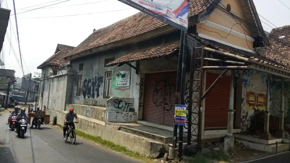 RUMAH JOGLO LOJI JURAGAN ROKOK DAN TEXTILE
