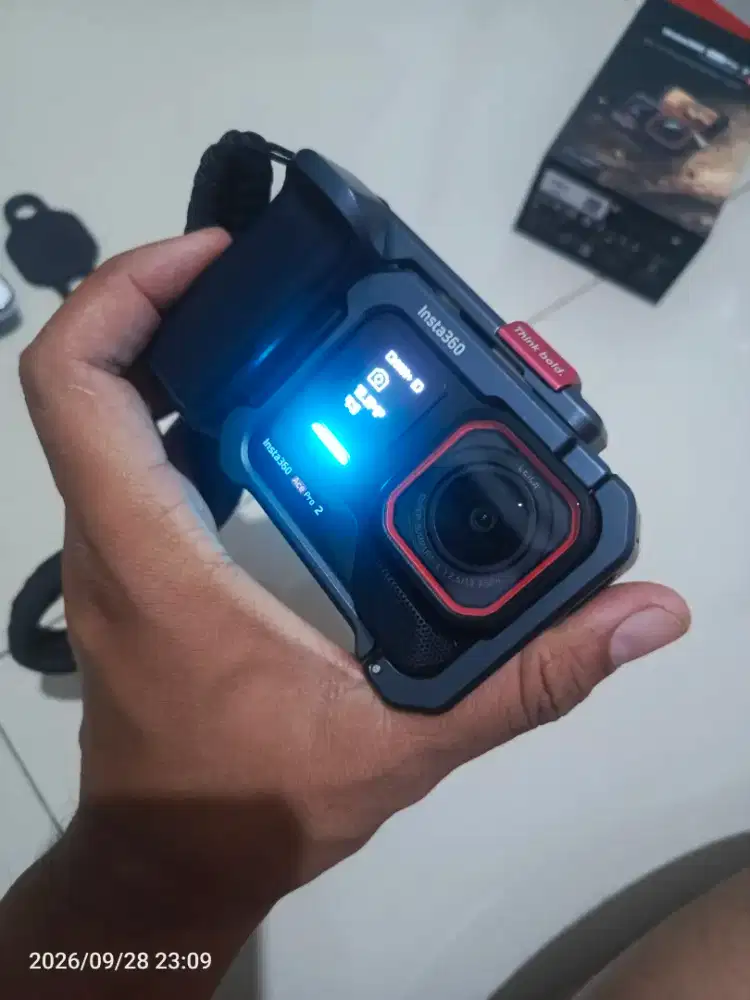 Insta 360 Ace Pro 2 plus Explorer Grip dual battrey
