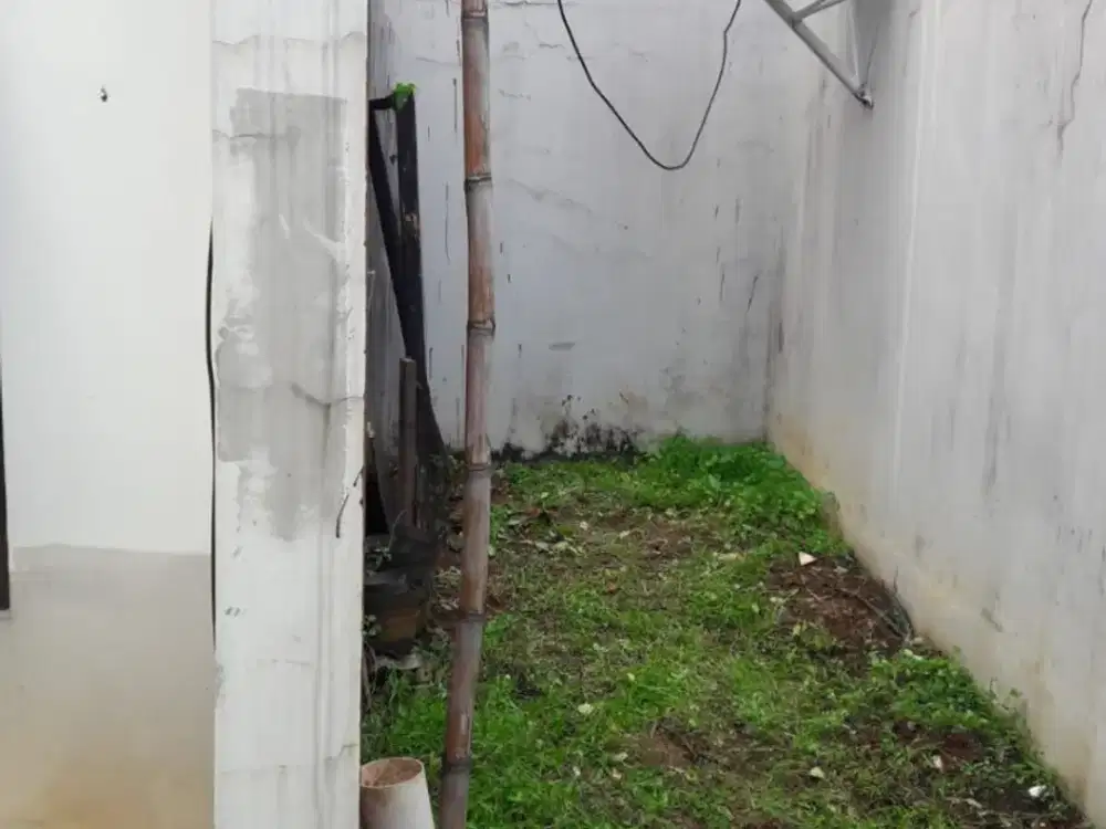 Rumah Bagus 2Lt Hadap Taman Strategis di Cluster Barcelona Palem Semi Karawaci