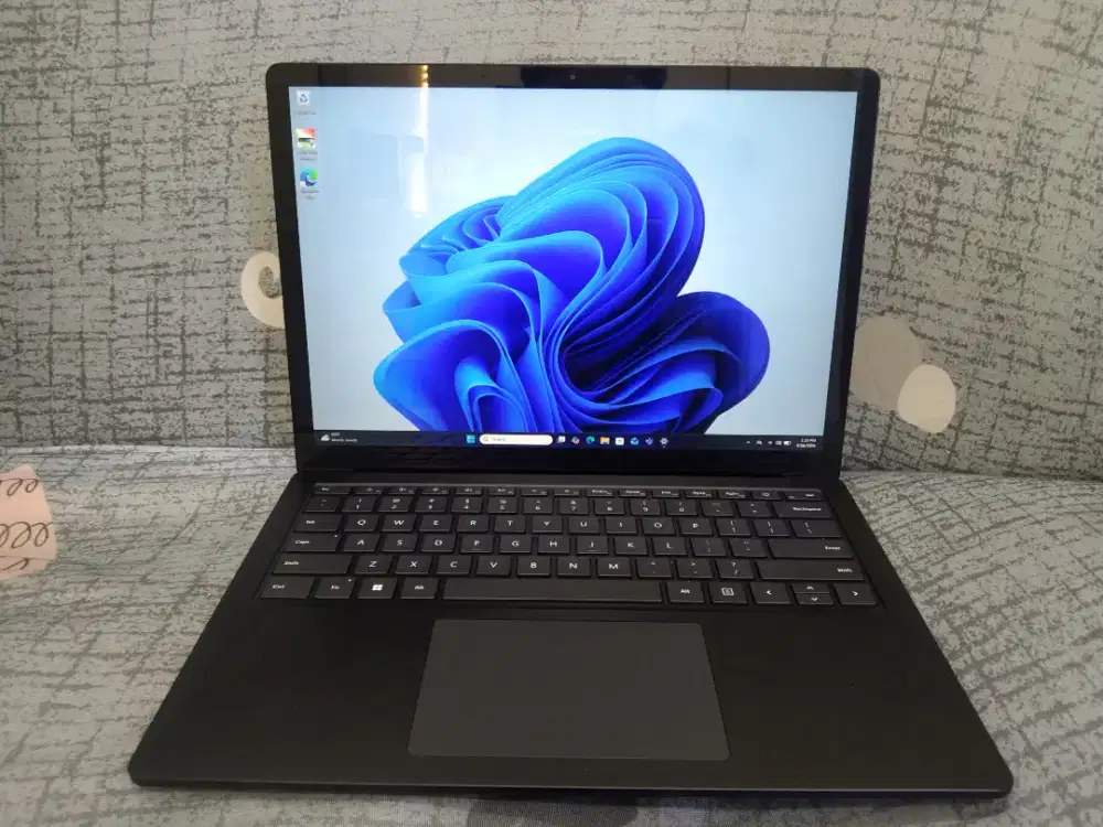 Like New Microsoft Surface Core i5 1145G7/16GB/SSD 512GB/14 FHD Touch
