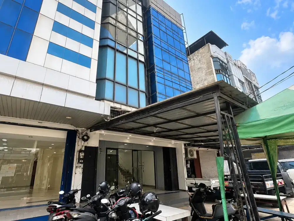 Ruko di Jalan Raya Area Rawamangun - Pulo Mas Cocok untuk Kantor, Bank, Tempat Kursus, Showroom