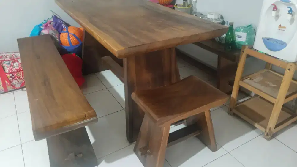 Meja Kayu Jati Kokoh