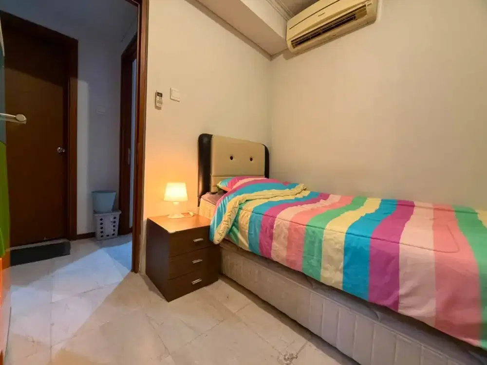 Disewakan Apartemen Royal Medit 2+1 Bedrooms di Tanjung Duren Jakarta Barat