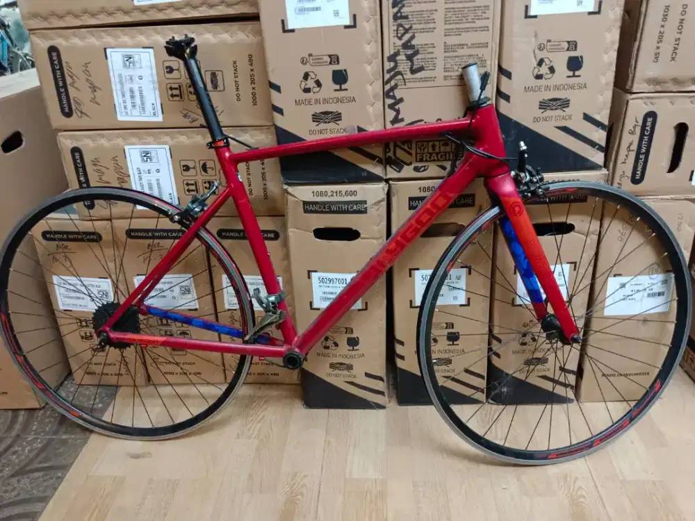 Sepeda roadbike stratos s2
