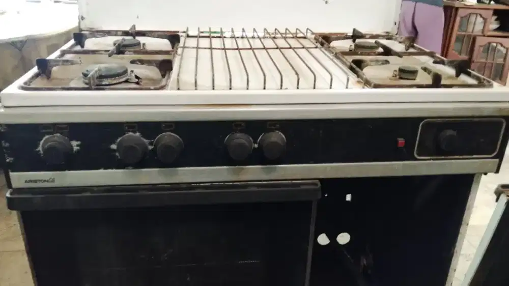 Kompor freestanding+oven merek Ariston jadul/Vintage dengan 4 tungku