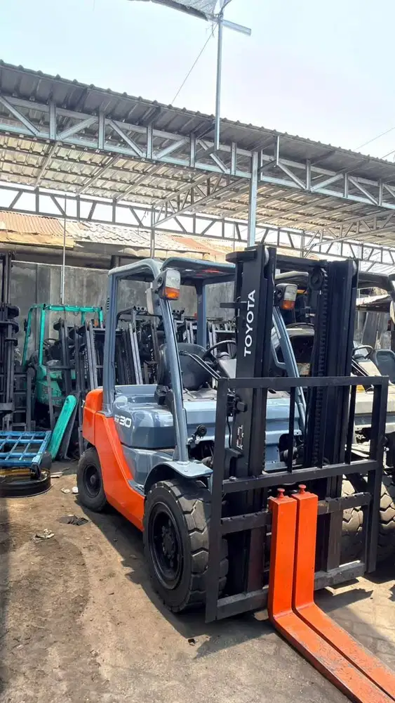 Toyota Forklift 3 Ton Mast 3 Meter STD Tahun Muda Langsung Pemilik