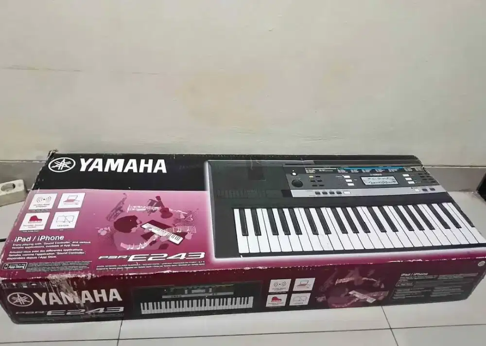 Keyboard YAMAHA PSR E243