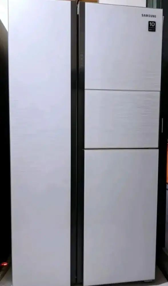 Kulkas mewah n merek Samsung model tempergllas ,sudah inverter