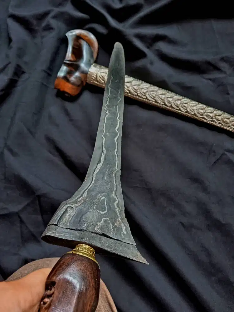 keris sepuh tilam upih pamor nyekrak (nonjol) warangka gayaman timoho