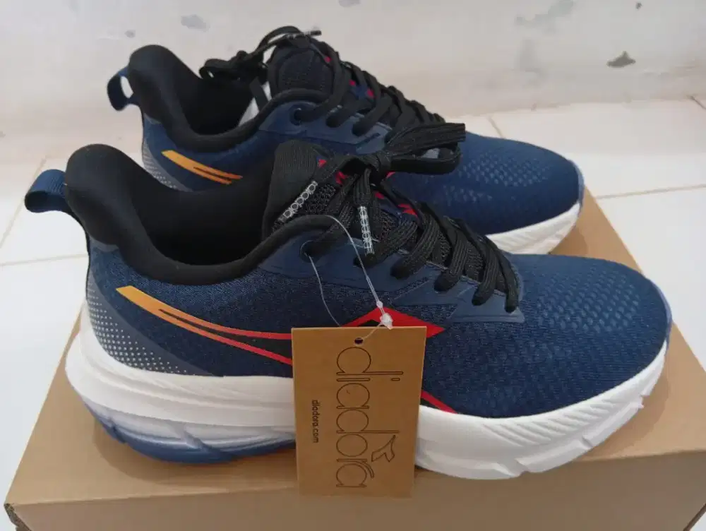 Dijual Murah Sepatu Baru Diadora
