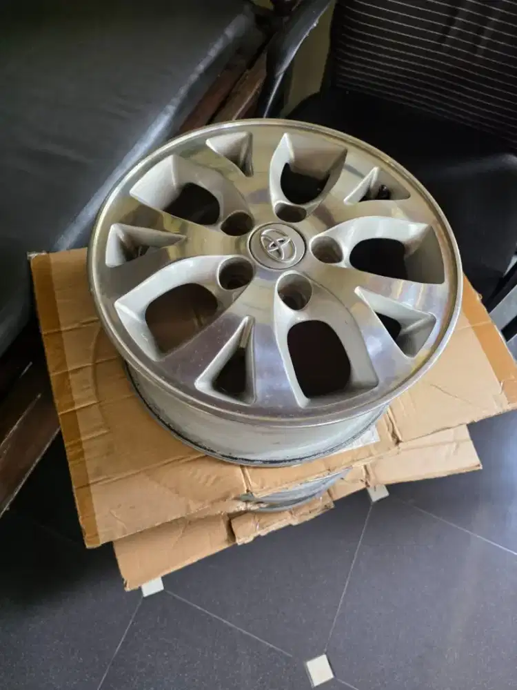 Velg toyota kijang innova type V bawaan mobil R15