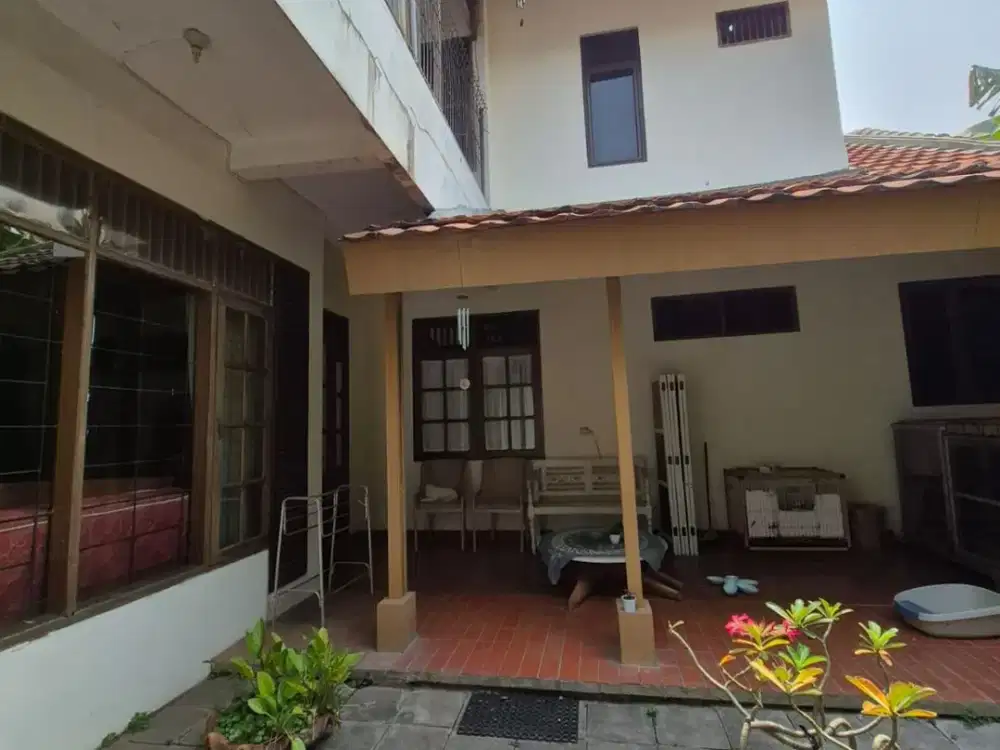 Rumah SHM Hadap Utara 2 Lantai Strategis di Pejaten Barat