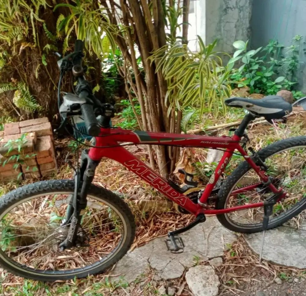 Sepeda gunung merida UK 26,tinggal digowes minus jok robek sedikit.