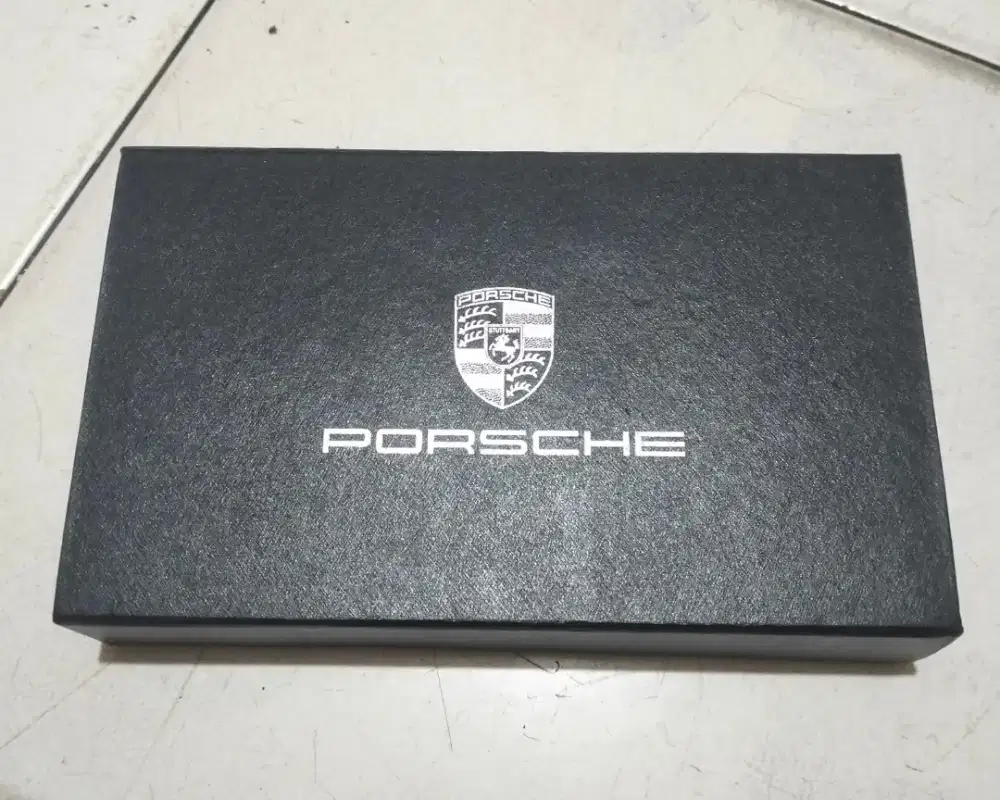 Box dus dompet kulit Porsche branded original.