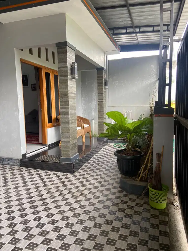 Jual Rumah Strategis LT. 90 LB 50 3 Kamar Tidur 1 Kamar Mandi Carport