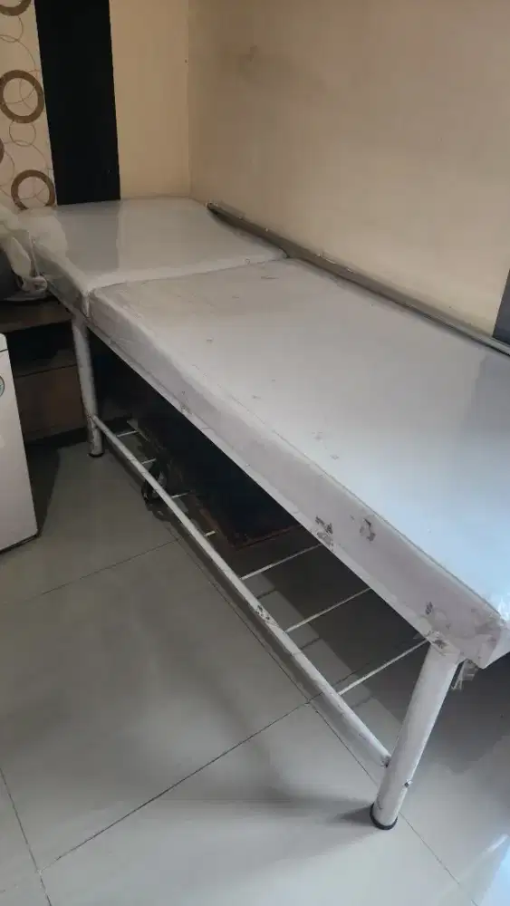 Ranjang Salon Stainlees  kondisi 95%