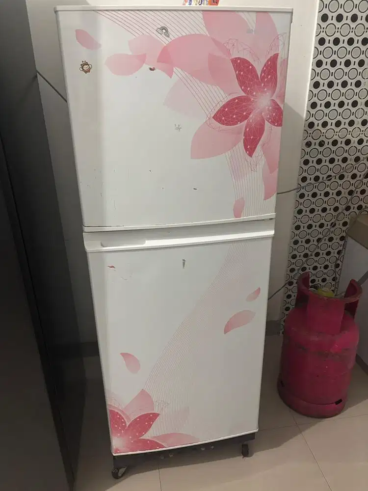 Kulkas sharp 2 pintu