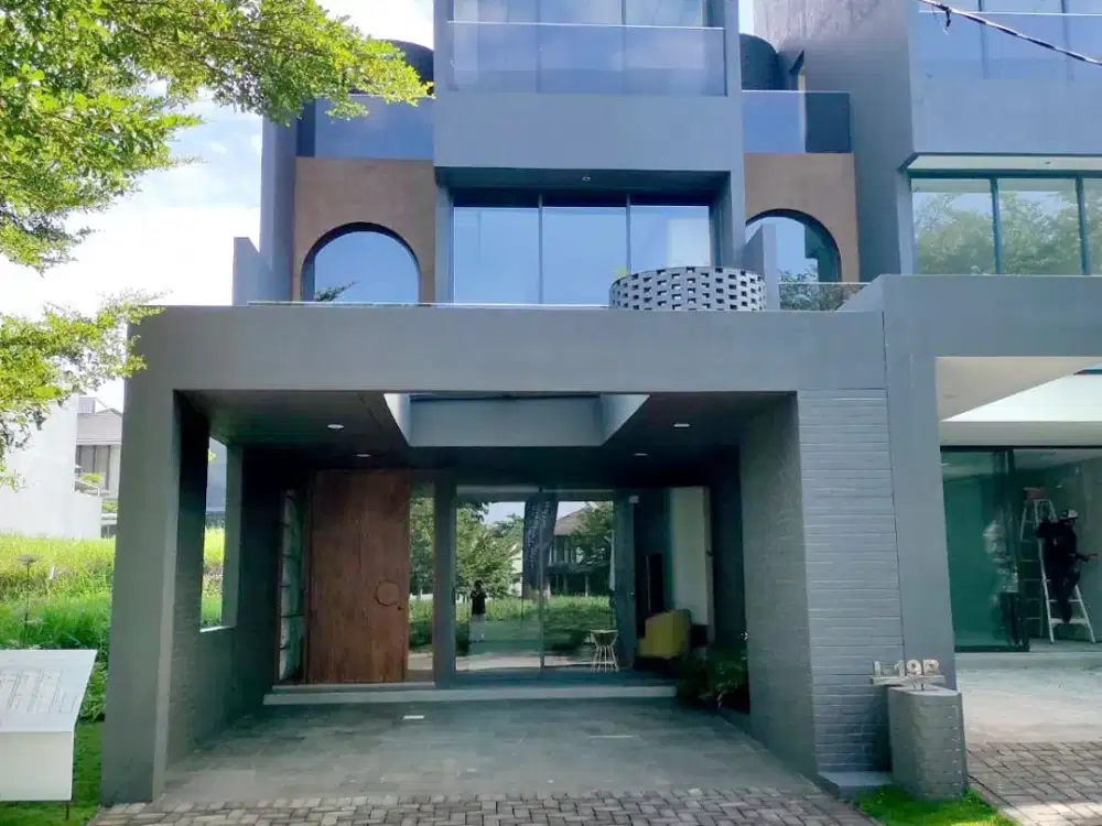 Rumah Baru 3 Lantai Ada Lift Pribadi di Araya Malang