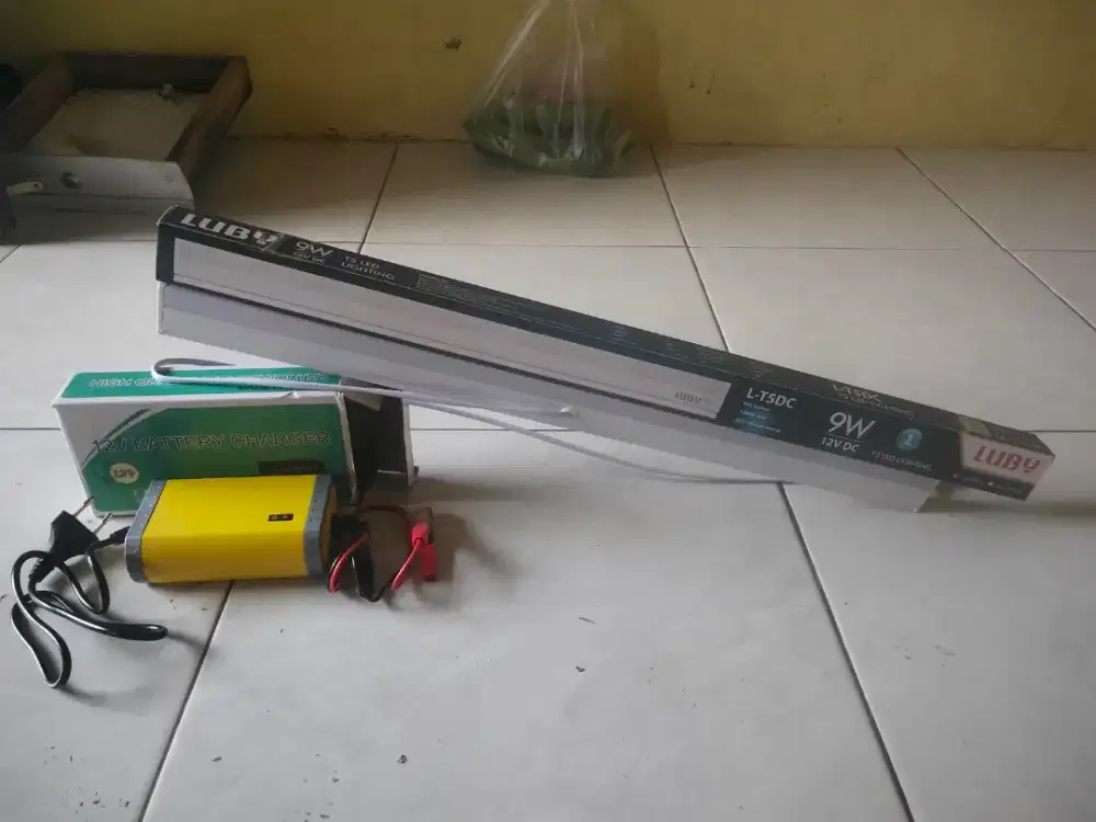 Lampu aki merk luby dan charger aki