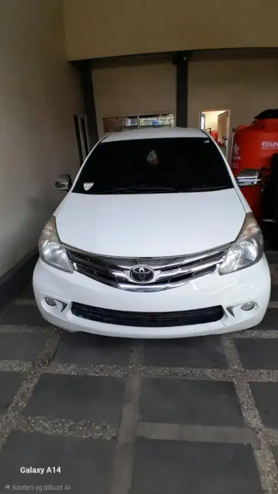 Avanza putih matic 2013