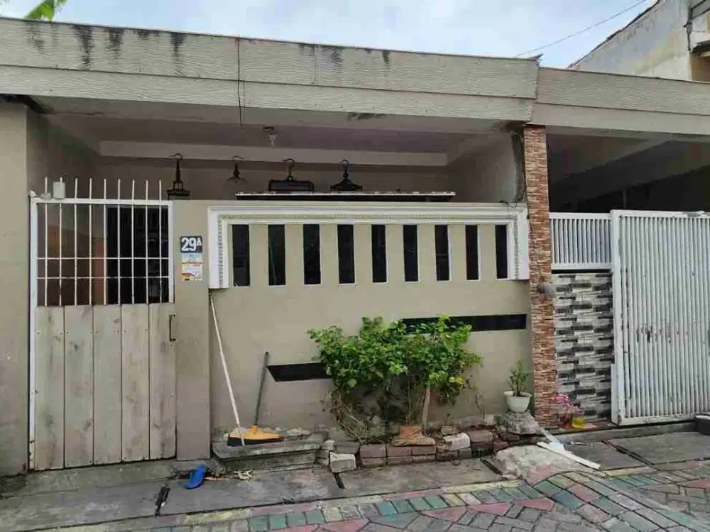 DI JUAL RUMAH 

KEL. : PRADAH KALI KENDAL
KEC. : DUKUH PAKIS
KAB  : SURABAYA