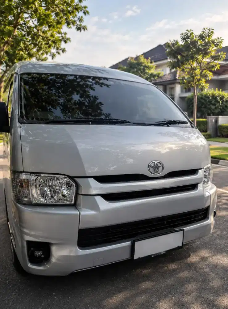 Toyota Hiace Commuter 2024 MT Silver interior mewah dan nyaman