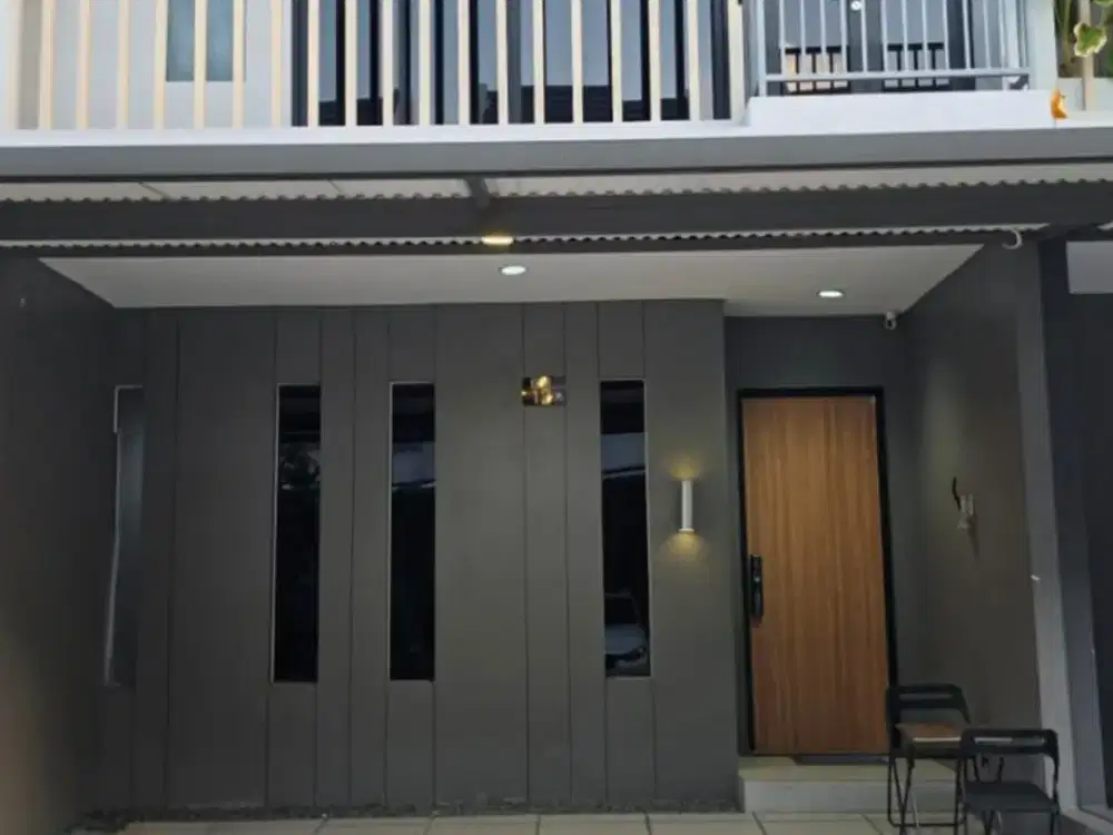 Rumah Dijual di Living Lake Garden Grand Wisata Bekasi, 3 Lantai, 5KT 4KM, SHM