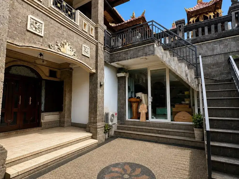 Rumah 2 Lantai 6 Kamar Tidur SHM Dijual di Cargo, Denpasar Utara