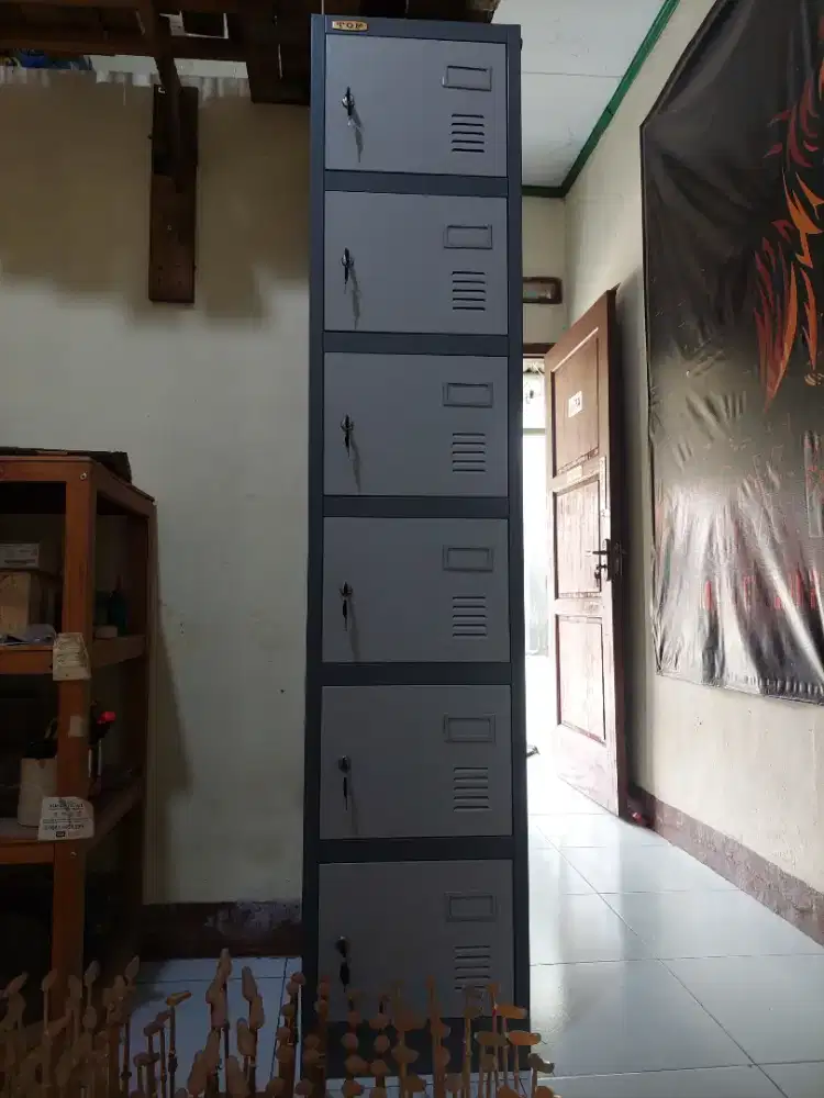 lemari loker 6 pintu bahan besi