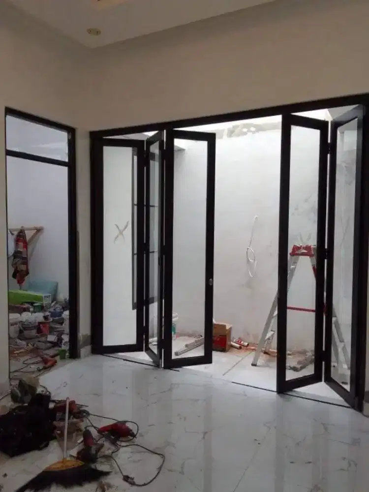Pintu kaca lipat dan kusen aluminium custome