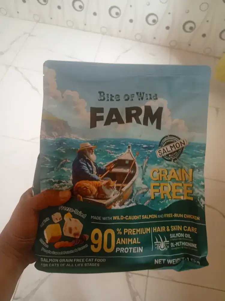 Makanan kucing Bite of wild 1.5 kg varian salmon