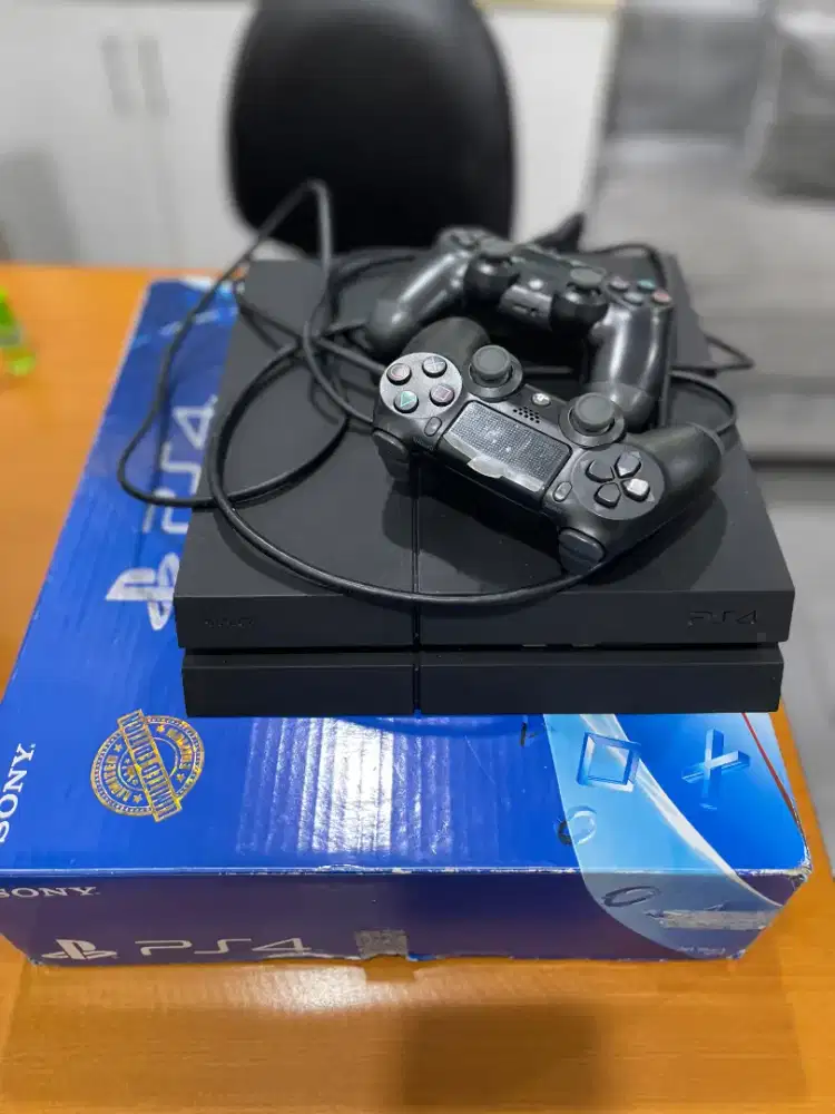 JUAL CEPAT PS 4 limited edition black include 2 stick lengkap