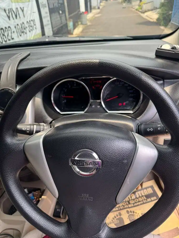 Nissan Grand livina MT