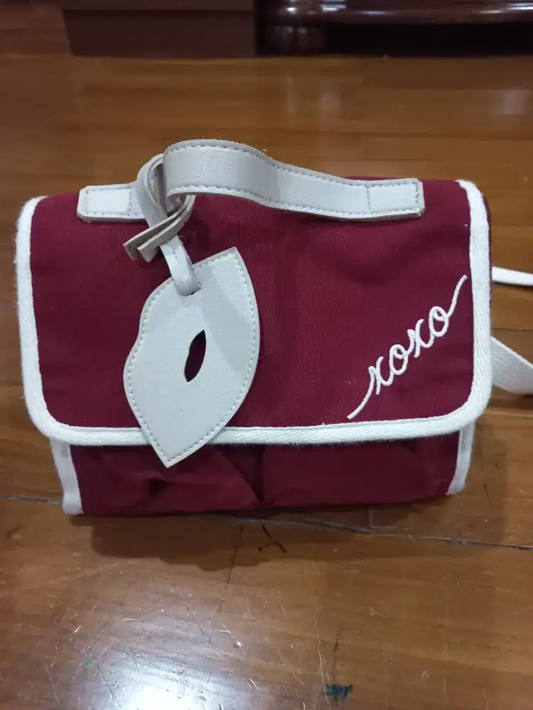 Dijual Cepat ! Tas Handbag  Maroon & Handle Putih