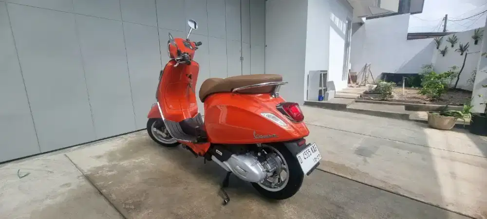 JUAL Low KM Vespa Primavera 150 iget ABS 2022 Orange Tramonto
