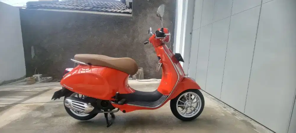 JUAL Low KM Vespa Primavera 150 iget ABS 2022 Orange Tramonto