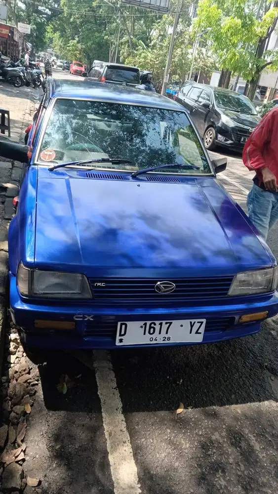 Di jual motuba charade tahun 86 pajak off