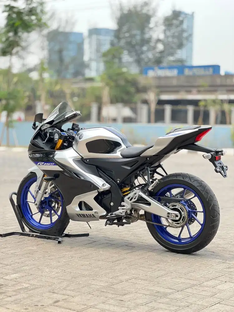 YAMAHA R15M ABS QS CONNECTED 2021 SILVER KM 8K PAJAK PANJANG FULL ORI