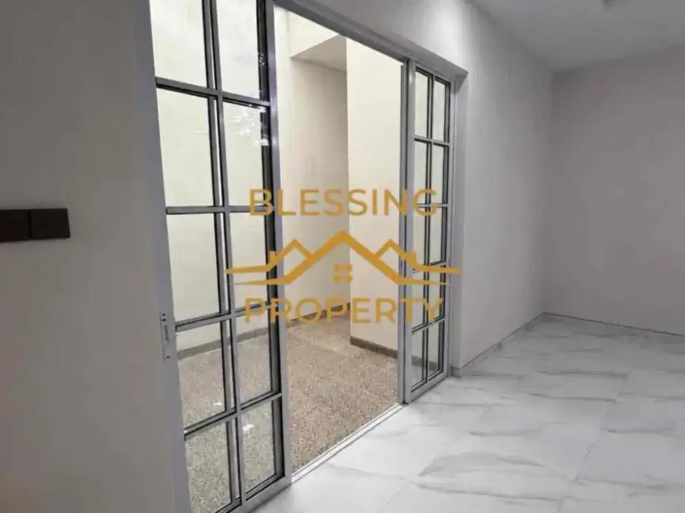 RUMAH MEWAH DIJUAL/DISEWAKAN*

Lokasi: The Home at Southlinks, Tiban, Batam.
Luas Tanah: 162 m²

Harga Jual: *Rp. 4M (Nego)*
Harga Sewa: *Rp. 180jt*

Spesifikasi:
1. 4 Kamar Tidur
2. 4 Kamar Mandi
3. Teras & Garasi
4. Balkon