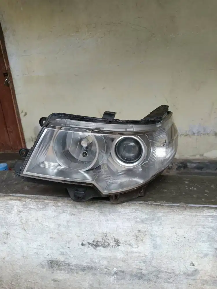 Lampu kiri Mobil Karimum Wagon RS GS 2014