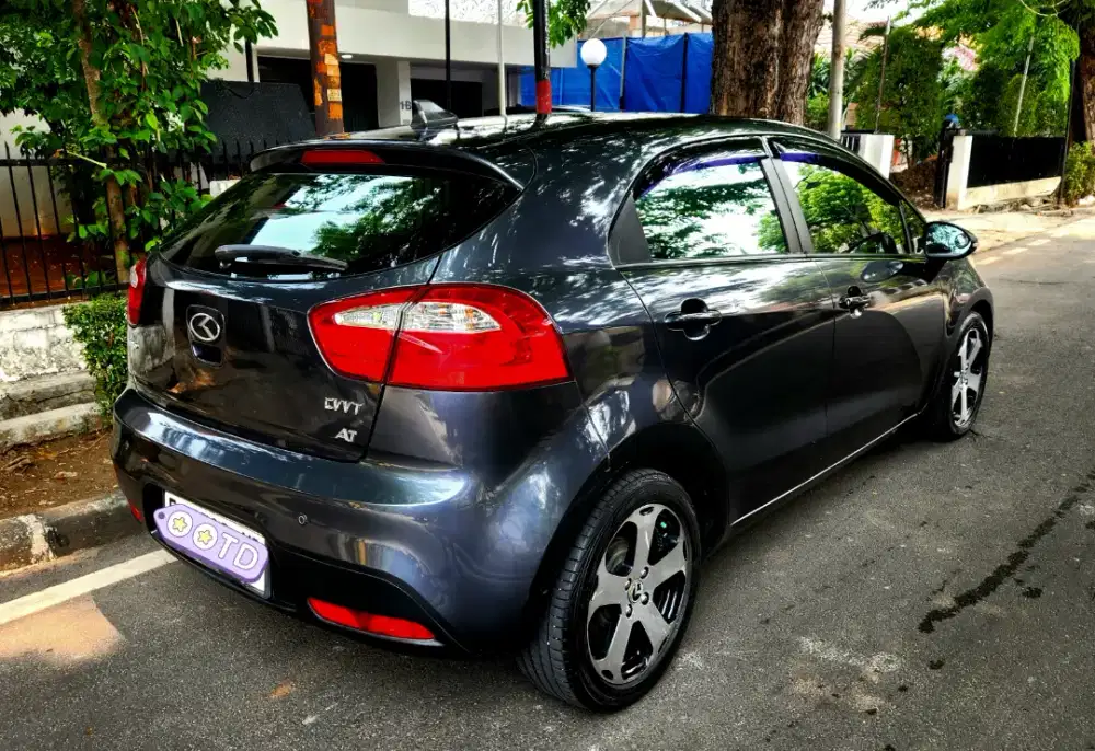 KIA Rio Hatchback Matic 2015