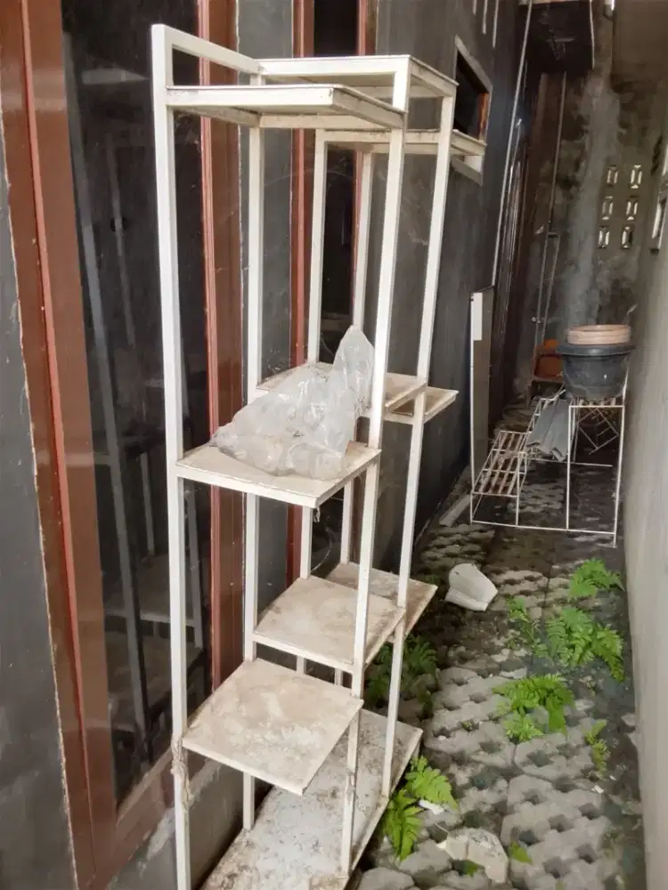 RAK BUNGA BEKAS