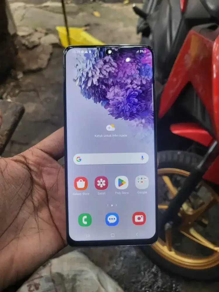 Jual cepat samsung s20 plus ram 8 /128 resmi fullset