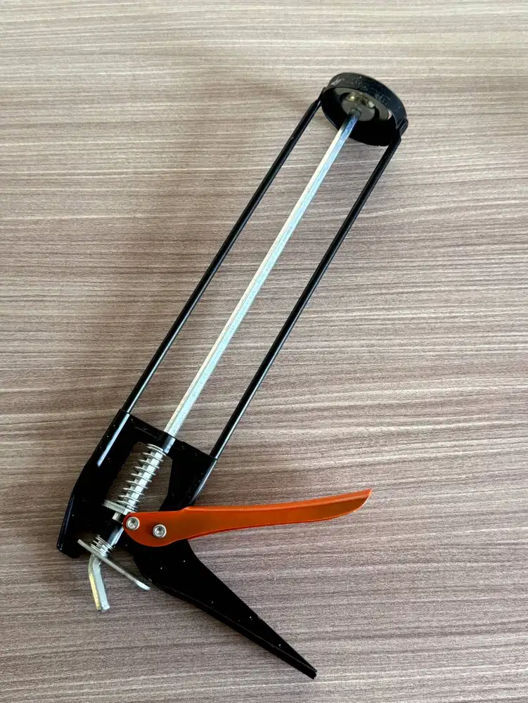 Alat Tembakan Lem Sealant / Caulking Gun { Harga15k }