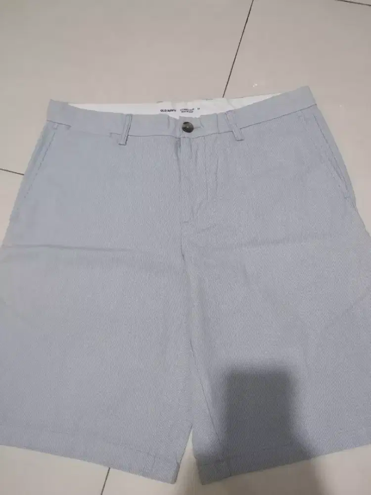 Merk Old Navy celana pendek size 33